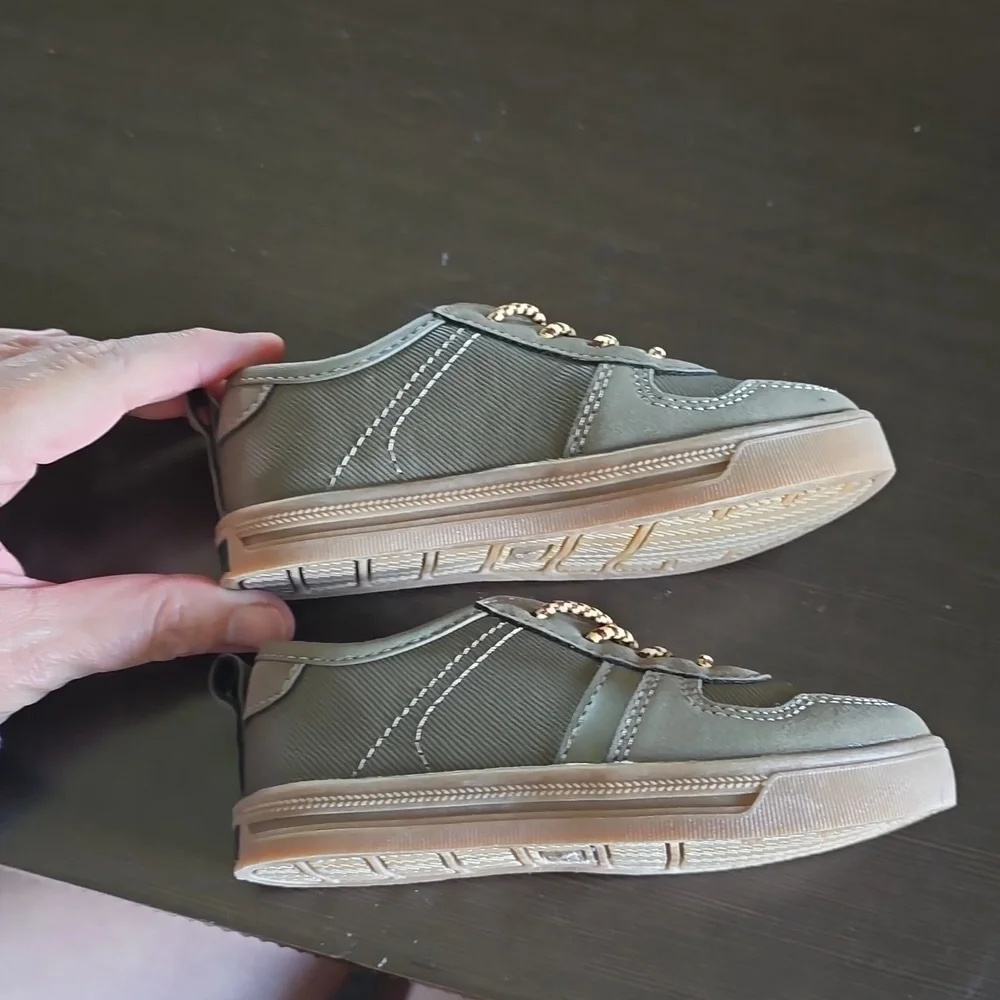 NWOT OshKosh Bgosh‎ Boys Casual Slip On Size 7M